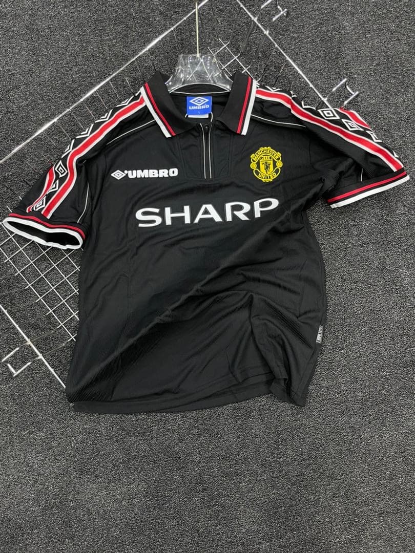 Manchester United retro jersey 